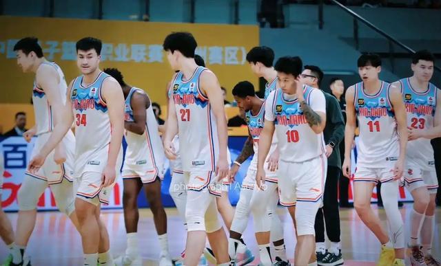 九游娱乐-西尔扎提满血归来!4节6人次新政落地!新疆男篮抢跑备战引关注